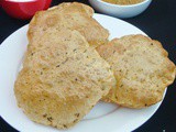 Methi Poori / Puri (using Kasuri Methi leaves / Dried Fenugreek Leaves)