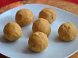 Pasi paruppu Urundai / Moong dhal ladoo / Nei Urundai