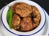 Mixed lentil spinach fritters / vada