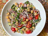 Quinoa and chickpea salad (vegan)