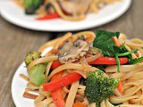 15 Minute Vegetable Lo Mein + Weekly Menu