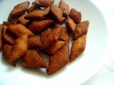 Cornmeal Shakkarpara/ Cornmeal Jaggery Biscuits