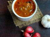 Karuvepillai Poondu Kuzhambu/Curryleaves and Garlic in Tamarind Gravy