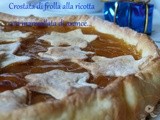 Crostata di frolla di ricotta con marmellata di arance per una colazione festiva e leggera