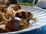 Fideuà con acciughe e vongole veraci  prezzemolata ....per l'mtc di marzo :)