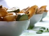 Insalata di penne integrali, zucchine e ricotta in versione finger food