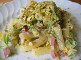 Maccheroni con speck, zucchine, pistacchi e ricotta