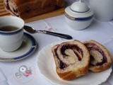 Pan Brioche senza burro e senza uova con marmellata di mirtilli....una sofficissima scoperta