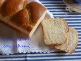 Panbrioche con albumi e lievito naturale...un aiuto soffice e delicato  per cominciare la giornata