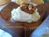 Ricetta muffin alle noci, miele e cannella con frosting al mascarpone per un buongiorno veloce