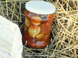 Ogórki w pomidorach z ziołami do słoików
