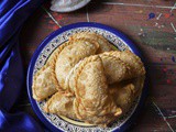 Gujiya Recipe With Mawa, Karanji Recipe | Baked & Fried Gujiya