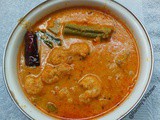 Chemmeen manga muringakka curry / Prawn with raw mango and drumstick