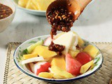 Bikin Melek! Resep Rujak Buah Bumbu Kacang Pedas Manis Paling Enak