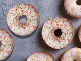Bukan Donat Biasa! Rasakan Lezatnya Resep Cherry Baked Donuts Berikut Ini