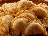 Cara Membuat Resep Panada Ayam Suwir Pedas dan Anti Kempes