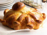 Mexican Day of the Dead Bread (Pan de Muerto)