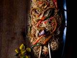 Spaghetti di Soia Piccanti con Verdure e Funghi