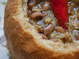 Zuppa di Verza e Fagioli in Crosta di Pane