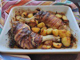 Cosce di pollo in crosta di pancetta con patate