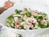 Insalata autunnale di valeriana, funghi champignon, sedano e melagrana