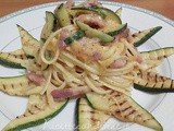 Linguine alla carbonara con zucchine grigliate e pancetta