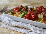 Ravioli con sugo di pomodorini e salsiccia