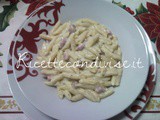 Ricetta Pennette con zucchine pancetta e panna