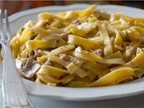 Casseruola di fettuccine e prosciutto