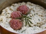 Risotto al rosmarino mantecato al formaggino di Montevecchia, con medaglie di salamella