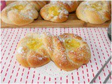 Brioche intrecciate alla crema