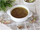 Brodo con scarti di carciofi