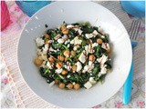 Insalata di ceci con feta e spinaci