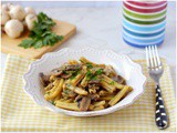 Pasta con funghi e acciughe