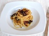 Pasta con pomorodi secchi e alici