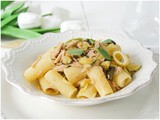 Pasta con zucchine, tonno e limone