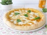 Pizza con cornicione imbottito