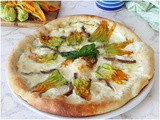 Pizza con fiori di zucca