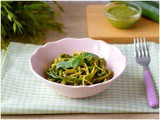 Spaghetti di zucchine al pesto
