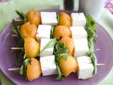 Spiedini di melone rucola e feta