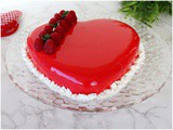 Torta a cuore con glassa a specchio