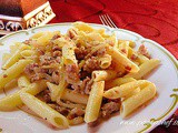 Penne con salsiccia e cipolla