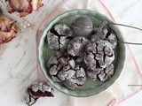 Biscotti morbidi al cioccolato senza burro e uova: Vegan crinkle cookies