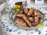 Biscotti semplici e veloci: cantucci senza uova e lievito, con olio di oliva