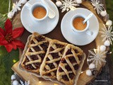 Crostatine alla marmellata senza burro con caffè e noci