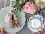 Mini plumcake allo yogurt e ciliegie senza burro e senza glutine