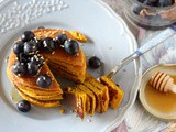 Pancakes proteici zucca e cocco (senza burro, zucchero e glutine)