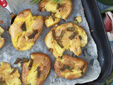 Patate al forno con buccia schiacciate e croccanti