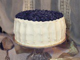 Torta con glassa allo yogurt e mirtilli| Blueberry cardamom cake with Greek yogurt frosting