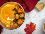 Vellutata di zucca e ceci: la ricetta vegana autunnale con olio extravergine a crudo